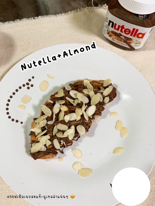 Large Croffle Nutella + Almond (ครอฟเฟิลไซส์ใหญ่ นูเทลล่า+อัลมอน)