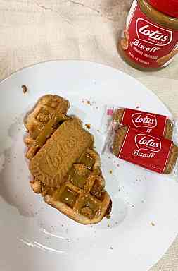 Large Croffle - Lotus Biscoff *recomend ครอฟเฟิลไซส์ใหญ่ บิสคอฟ