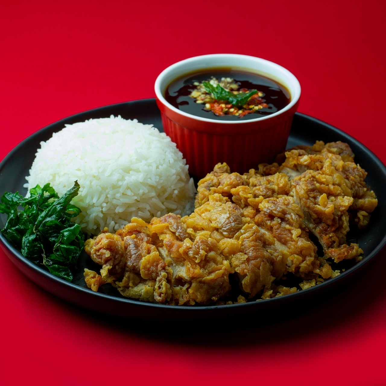 ข้าวไก่ทอดซอสกะเพรา