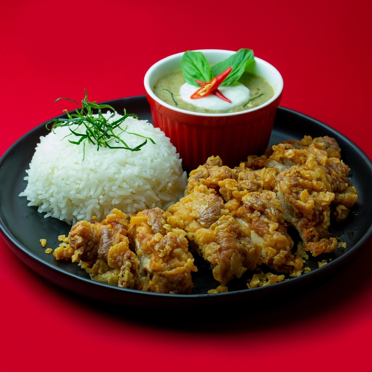 ข้าวไก่ทอดซอสแกงเขียวหวาน