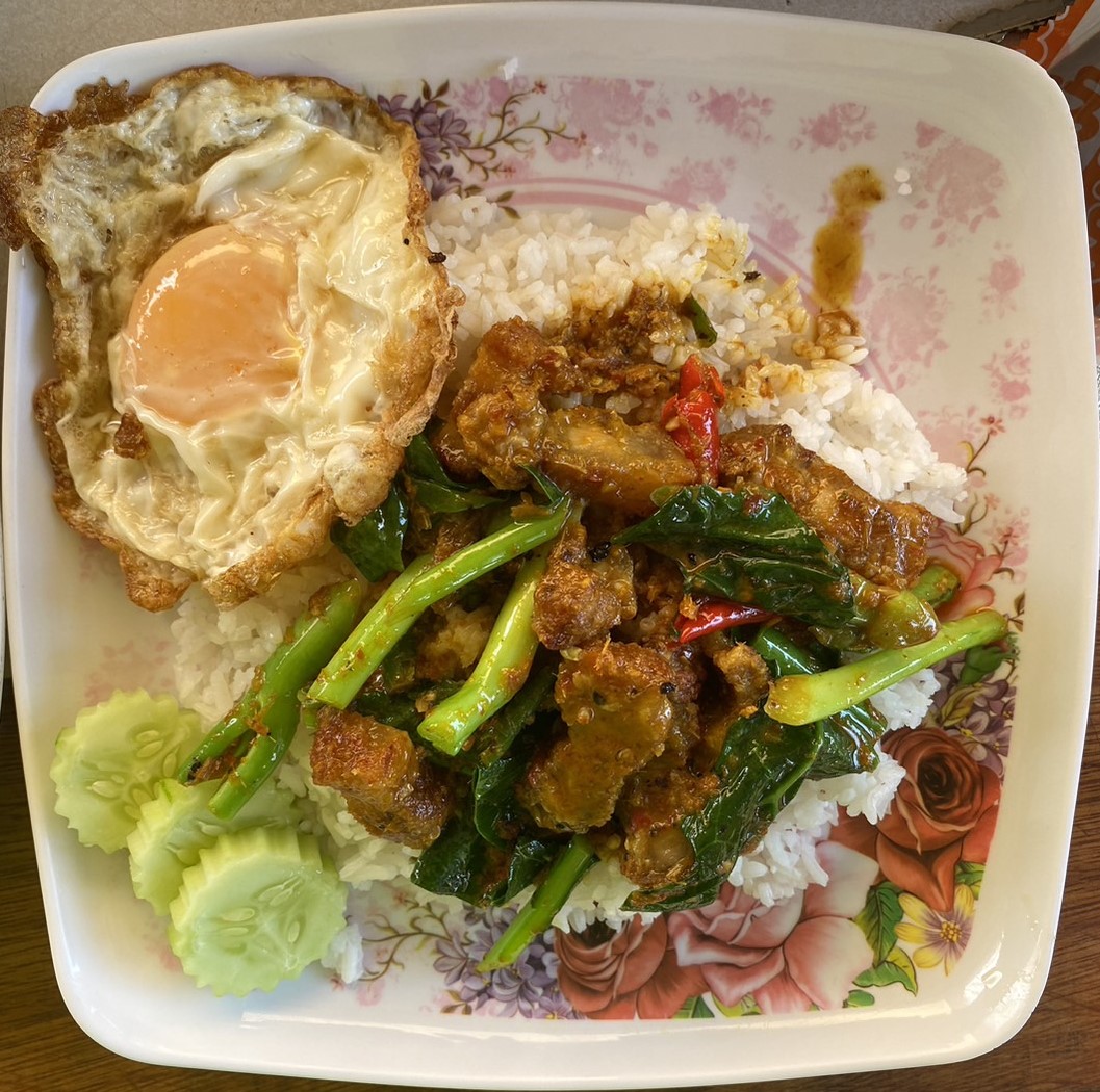 ข้าวราดผัดเครื่องแกง