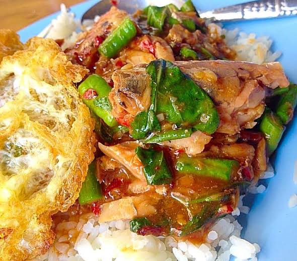 ข้าวราดกะเพราปลากระป๋อง