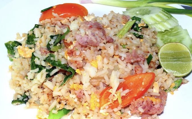 ข้าวผัดแหนม