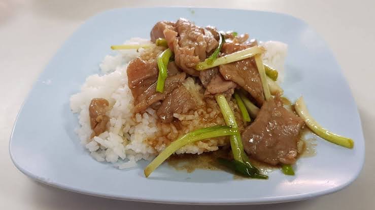 ข้าวราดผัดน้ำมันหอย