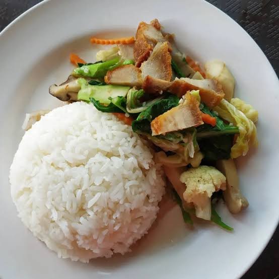ข้าวราดผัดผักรวม