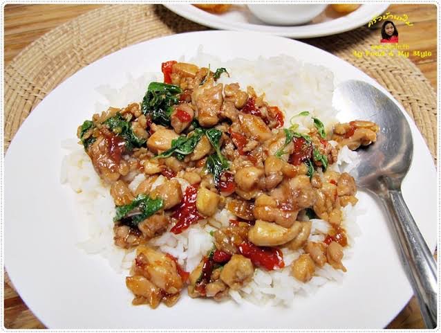 ข้าวราดผัดกะเพราไก่