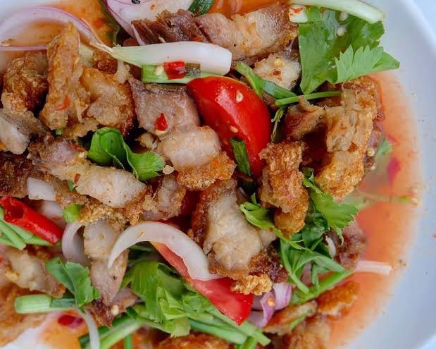 ยำหมูกรอบ