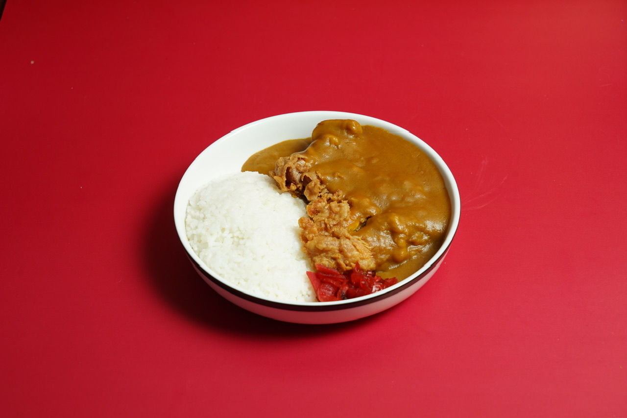 ข้าวไก่ทอดซอสแกงกะหรี่