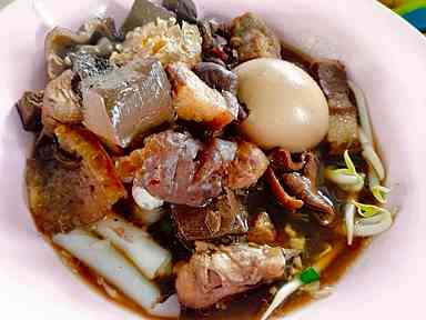 ก๋วยจั๊บ ขาไก่+ไข่ พิเศษ